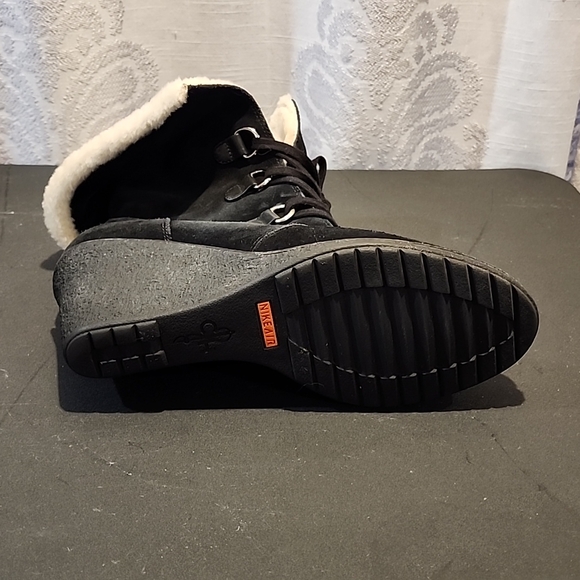 Black Suede Cole Haan Nike Waterproof Wedge Boots, sz 11 - Picture 6 of 6
